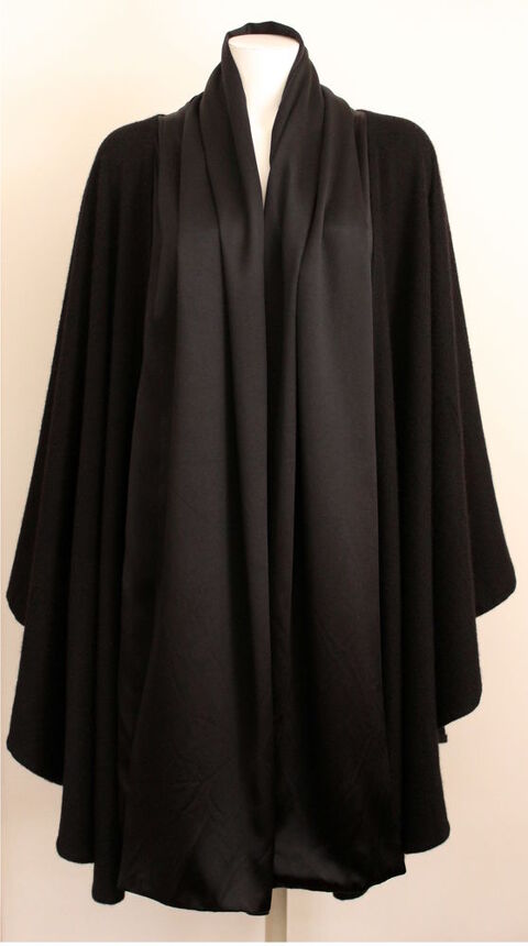 Cape cachemire noir CERRUTI T. Unique 330 Issy-les-Moulineaux (92)