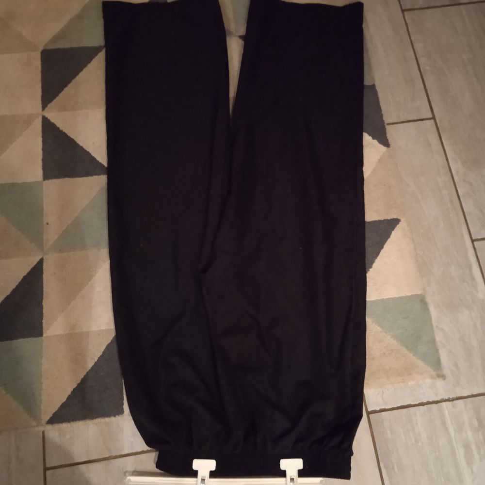 Pantalon sport wear Taille L noir marque shein taille elasti Vêtements