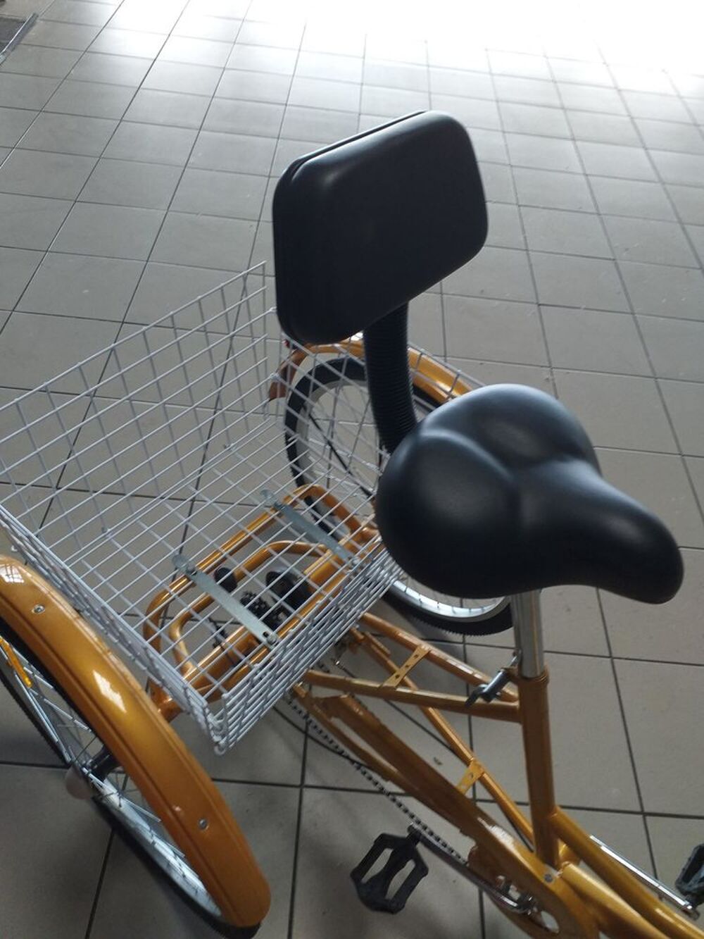 Tricycle adulte avec panier arri&egrave;re Vélos