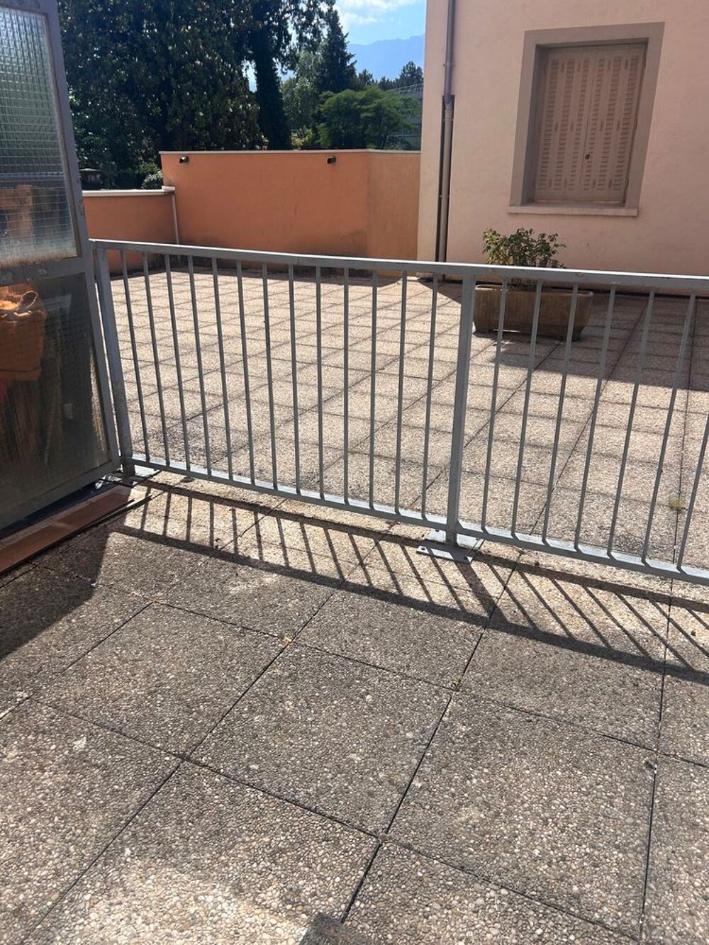 Location Appartement STUDIO + TERRASSE Grenoble