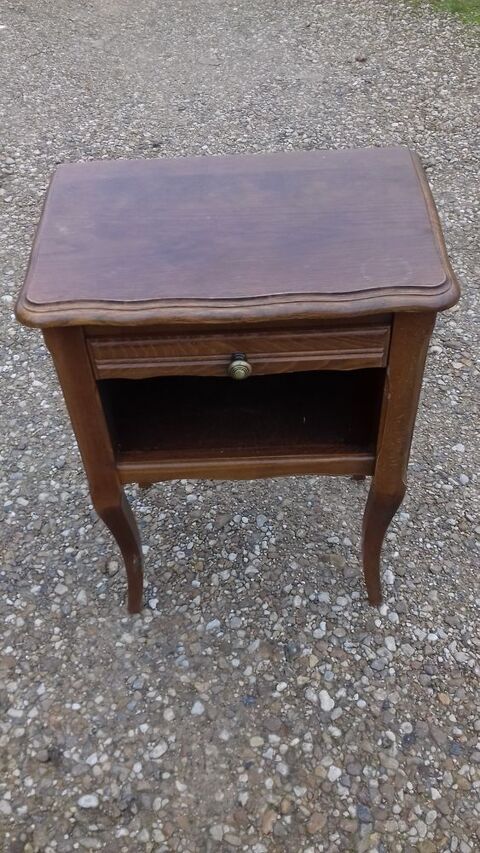 sellette / chevet 27 Vendeuvre-du-Poitou (86)