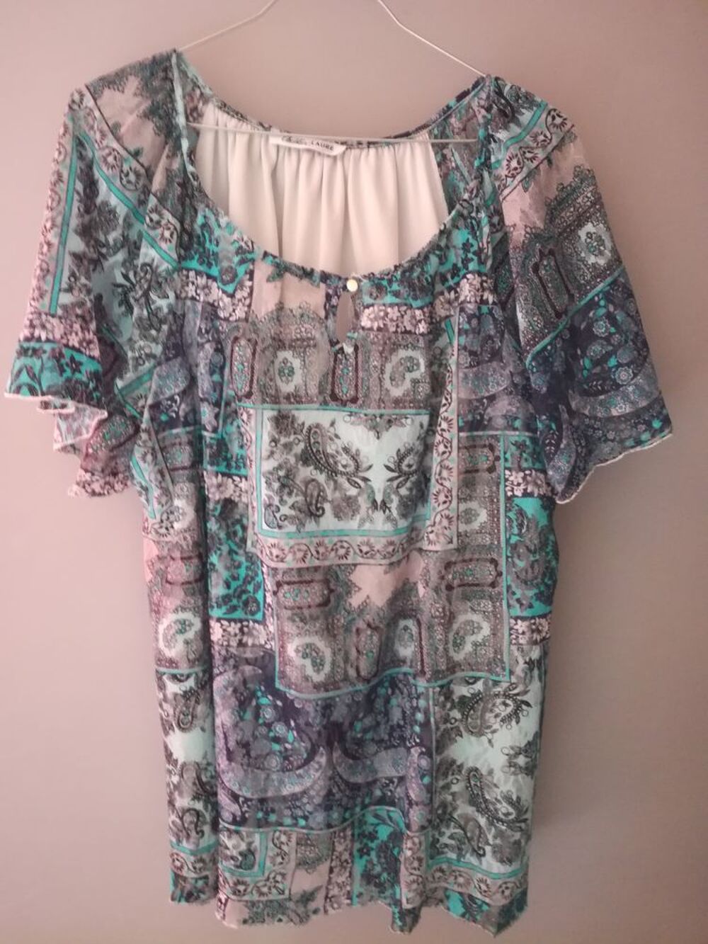 LOT 5 HAUTS T46 
3 MARQUES CHRISTINE LAURE 
2 CAMAIEU
TBE Vêtements