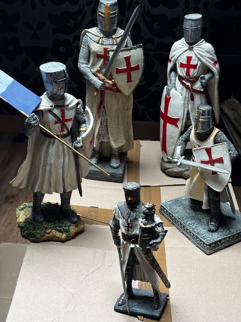 7 Figurines templiers 
