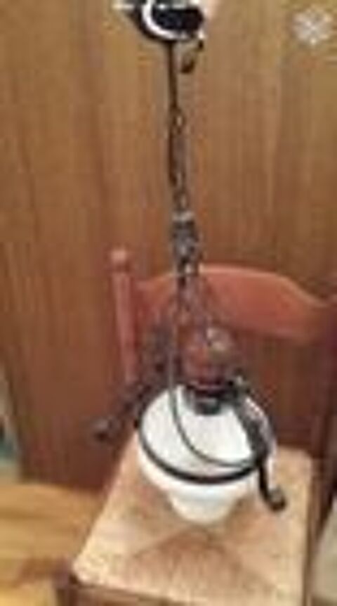 lustre ou luminaire en fer forg� et verre blanc 0 M�rignies (59)