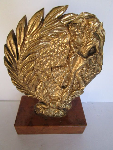 TROPHE - DANSE couple en rsine TBE
10 Sassenage (38)