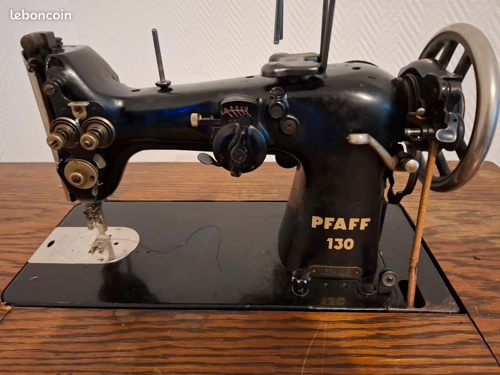 ANTIQUITE MACHINE A COUDRE DE MARQUE PFAFF Meubles