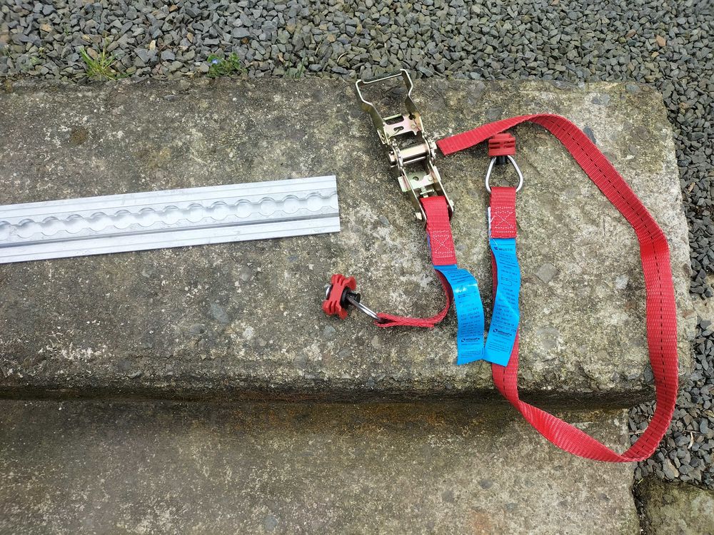 fixation bouteille de gaz 13 kg Bricolage