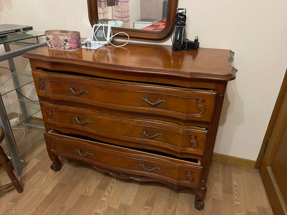 Commode en bois massif et miroir assorti Meubles