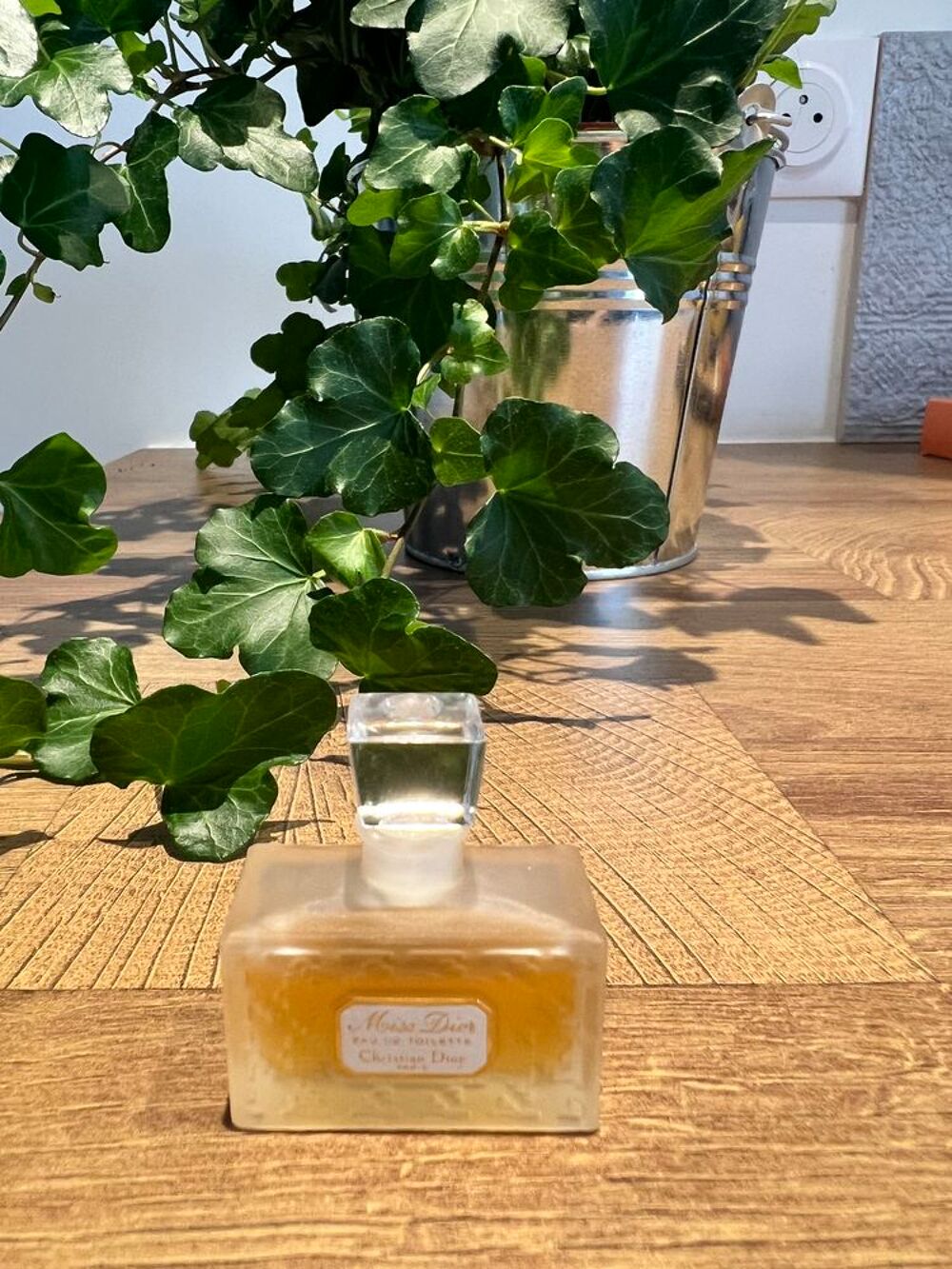 Lot de 12 Miniatures de collection DIOR 