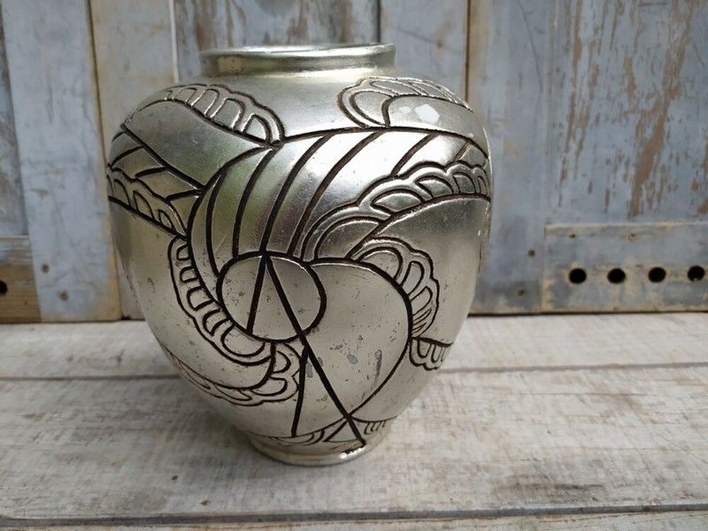 Vase en Porcelaine ou Verre Opaline Argent&eacute; Art D&eacute;co. Décoration