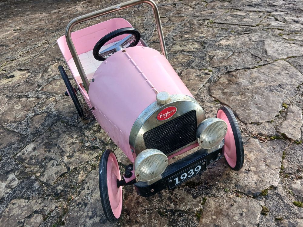 VOITURE &agrave; p&eacute;dales Jeux / jouets