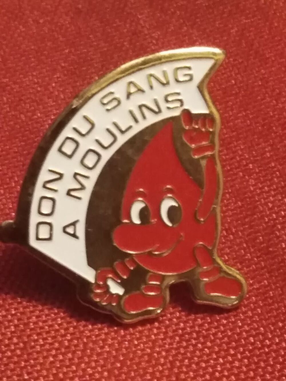 Pin's don du sang &agrave; moulins 