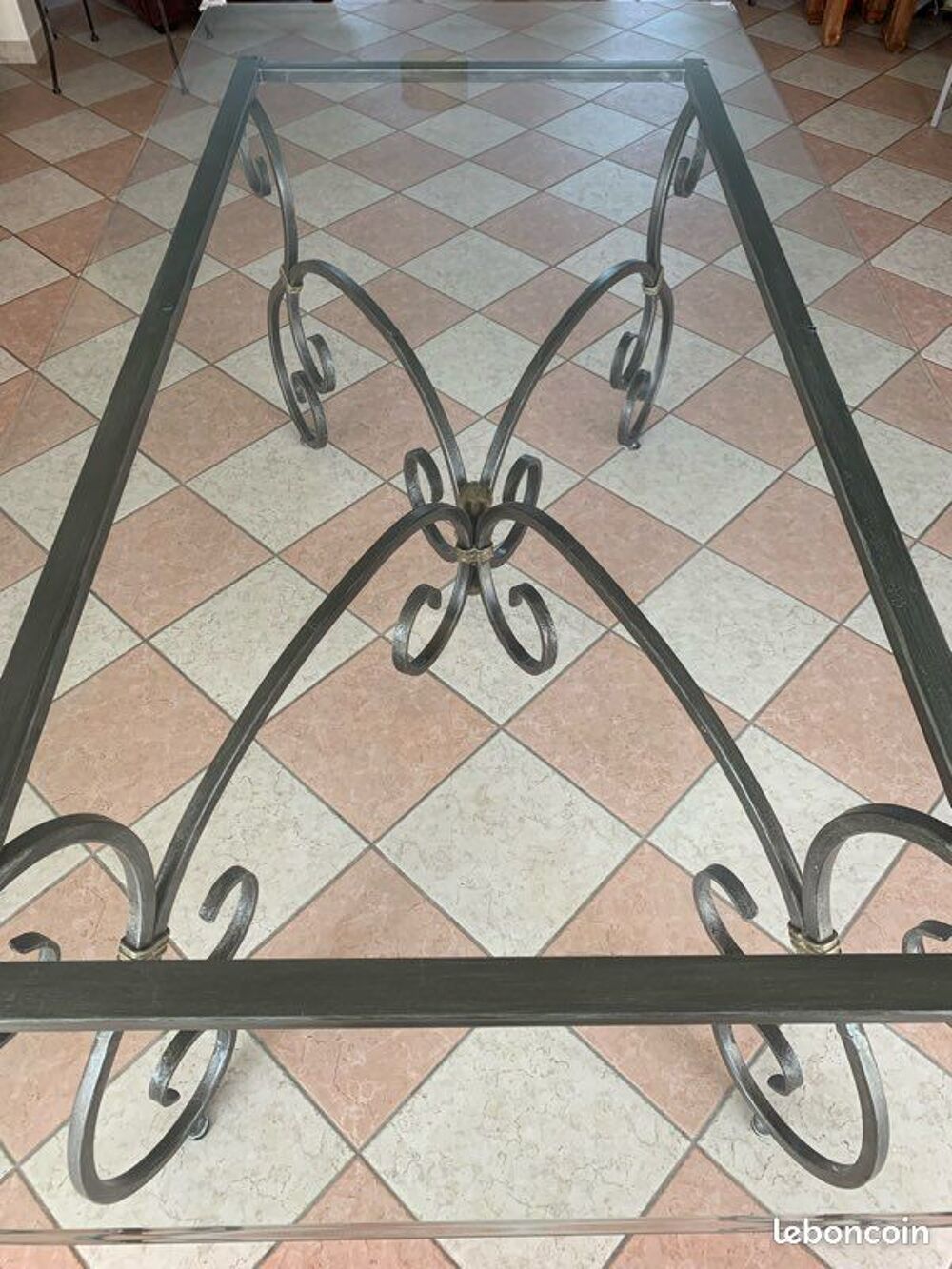 TABLE DE SEJOUR ET SES 4 CHAISES Meubles