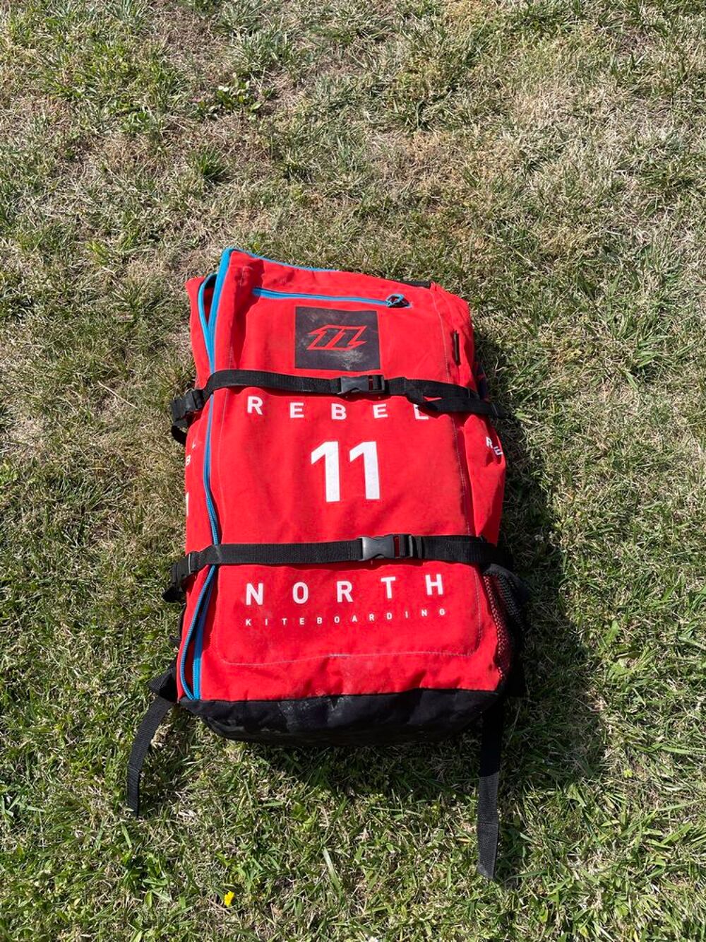 2 ailes de kite NORTH REBEL 8 et 11 m + la barre Sports