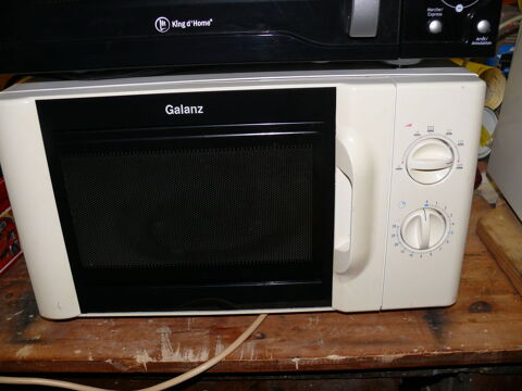 micro-ondes ( 2 modles au choix ). 28  pice. 28 Montigny-ls-Metz (57)