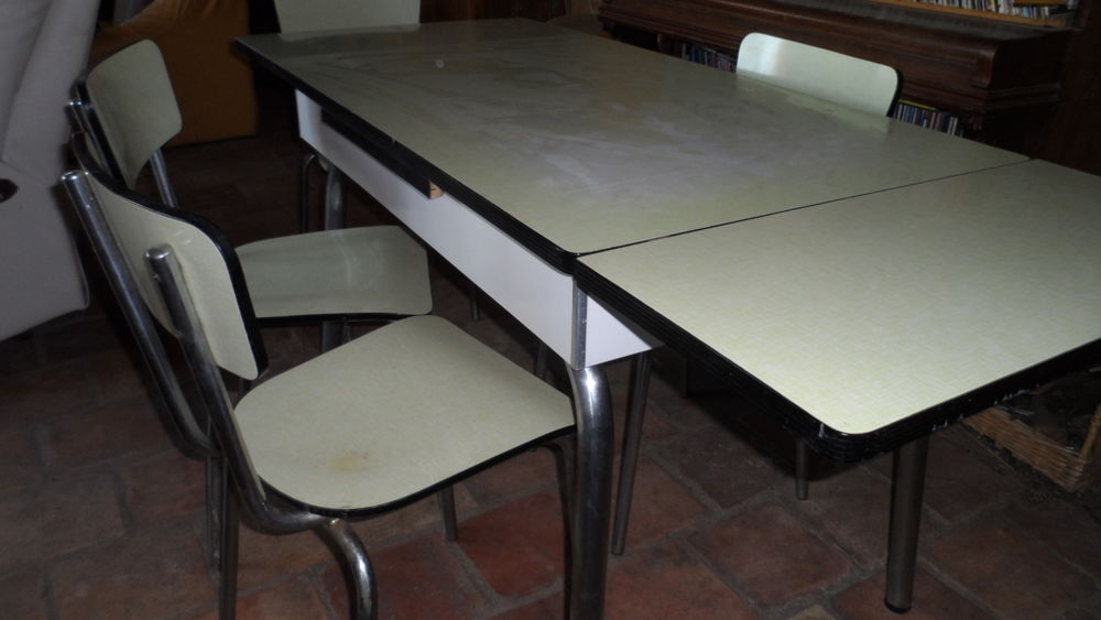 jolie table vintage formica avec rallonges et 4 chaises Meubles