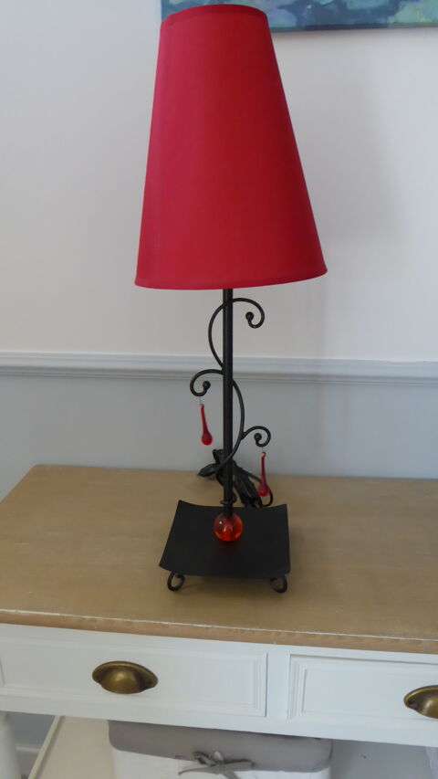 Lampe à poser. Beaumont (63)