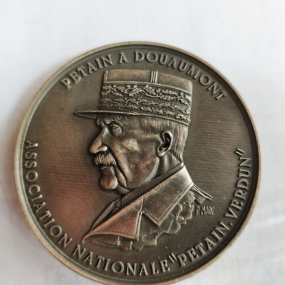 m&eacute;daille comm&eacute;morative : PETAIN &agrave; DOUAUMONT 