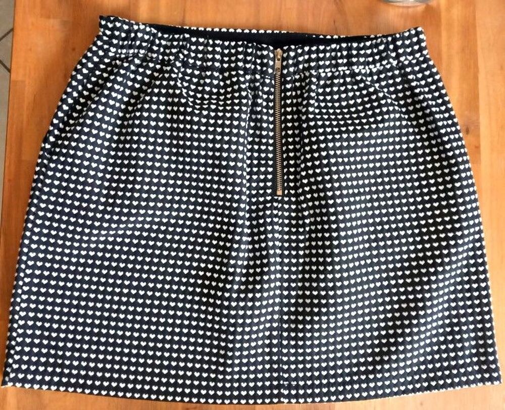 Jupe Noir avec c?urs
Vêtements