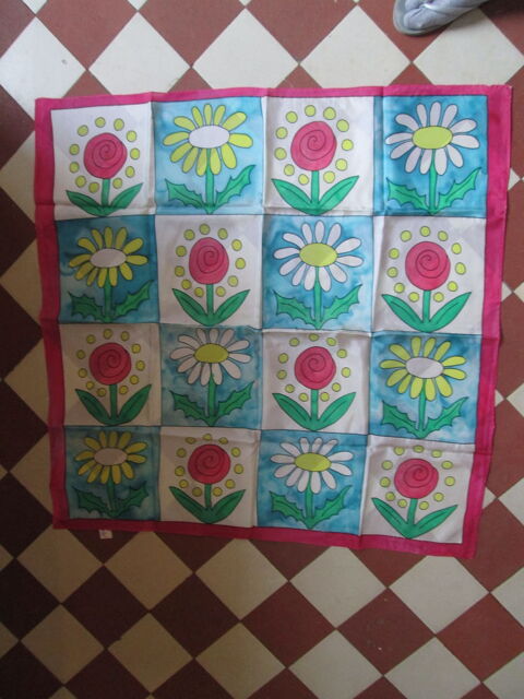 Foulard en soie dessins fleurs rose bleu blanc 12 Herblay (95)