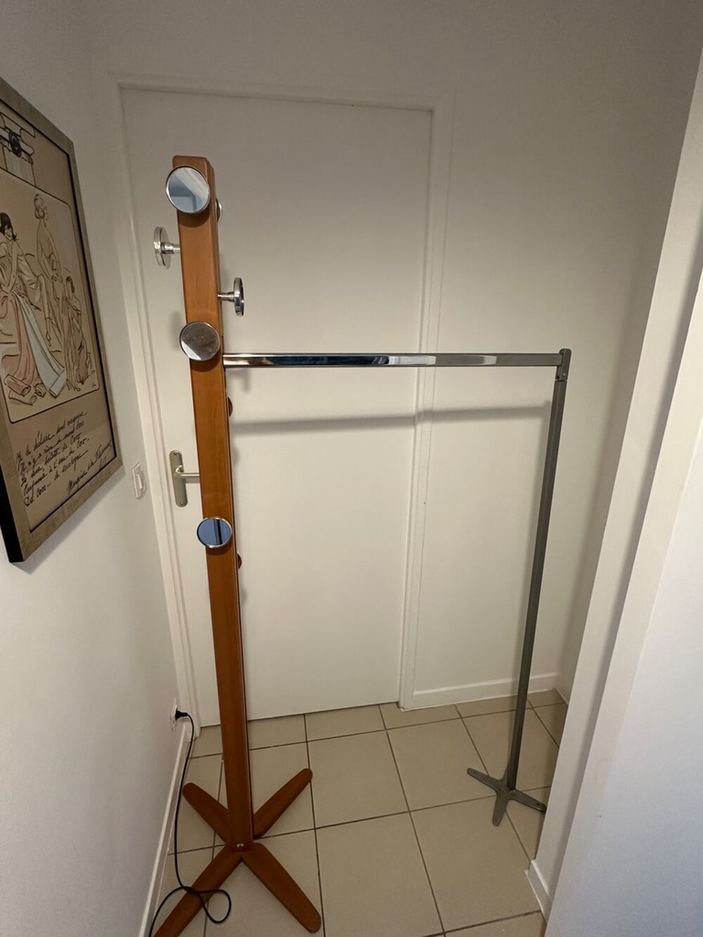Porte-manteau en bois avec crochets argent&eacute;s Meubles