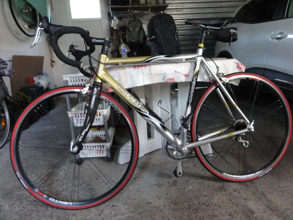 V&eacute;lo route Sports