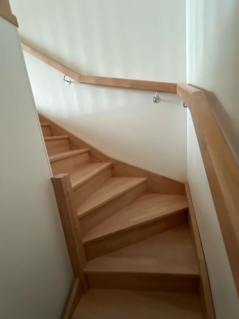 Escalier en pin 350 75020 Paris