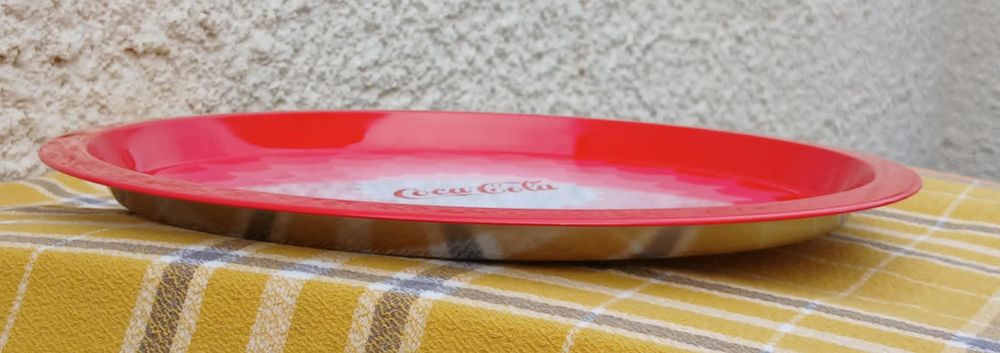 Lot de 2 Plateaux en M&eacute;tal avec Inscription " Coca Cola " Cuisine