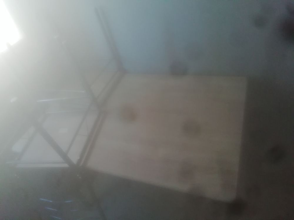 table avec 4 chaises 80 euros a debattre Meubles