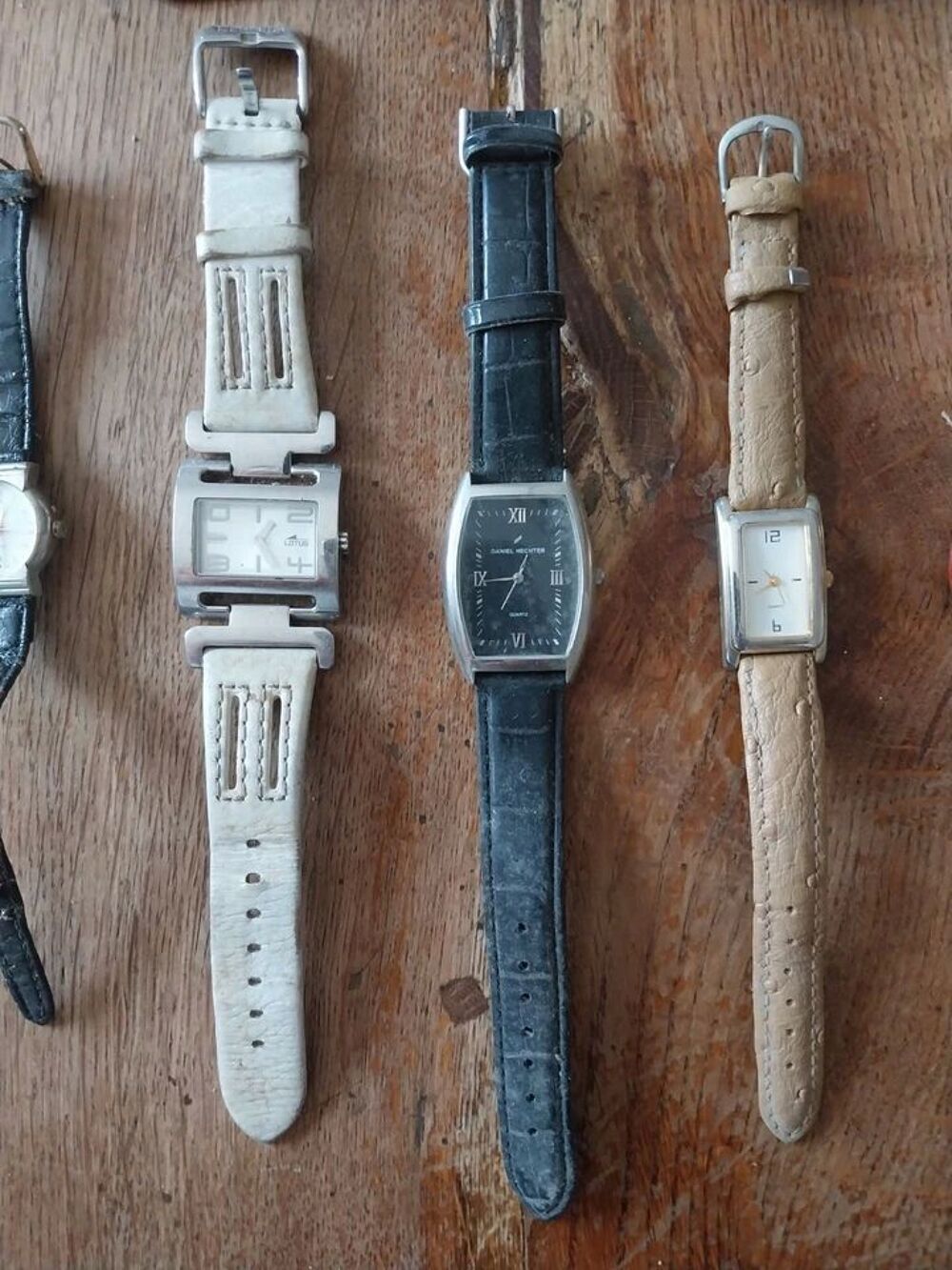 Lots De Montres Hommes Et Femmes
Bijoux et montres