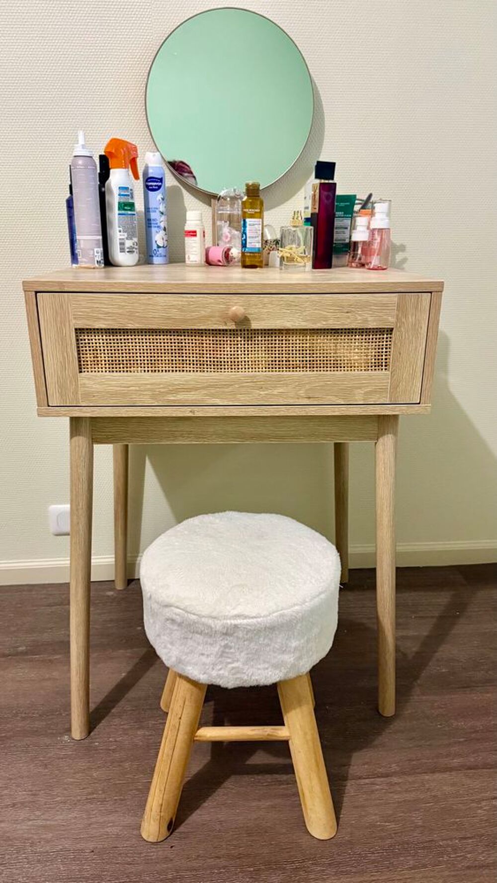 Coiffeuse cannage avec miroir + tabouret fausse fourrure Meubles