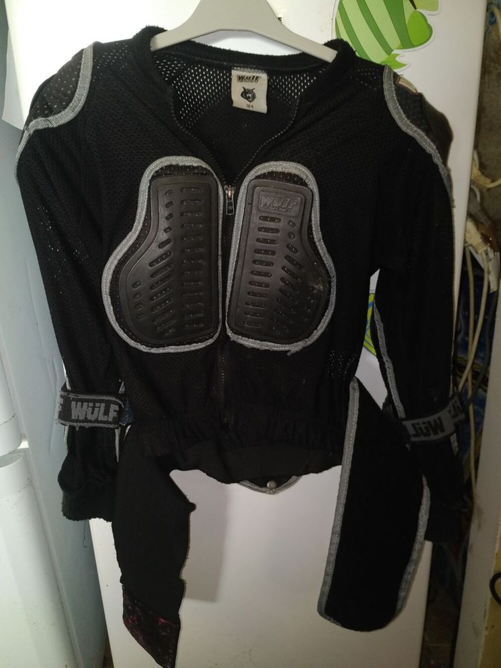 COQUE DE MOTO POUR ENFANT 8/10/12 ANS
Vêtements