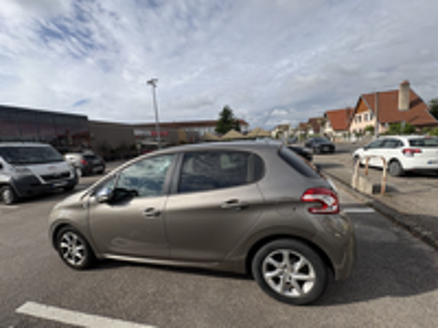 208 1.2 VTi 82ch BVM5 Style 2014 occasion 17700 Saint-Mard