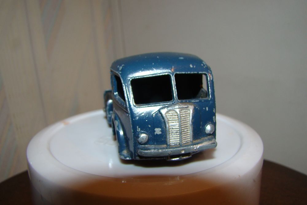 Tracteur Panhard Dinky Toys 1/43 
Jeux / jouets