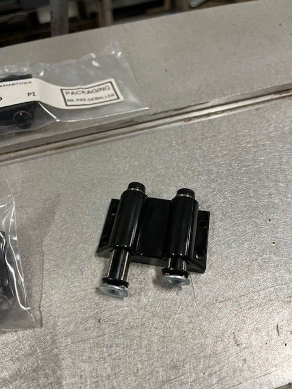 loqueteaux magn&eacute;tique double &agrave; ressort Bricolage
