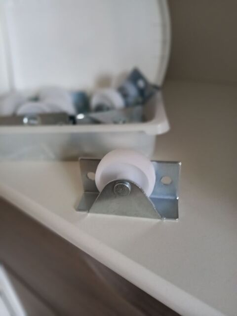 Lot de 8 roulettes lat�rales fixes 12 Villiers (86)