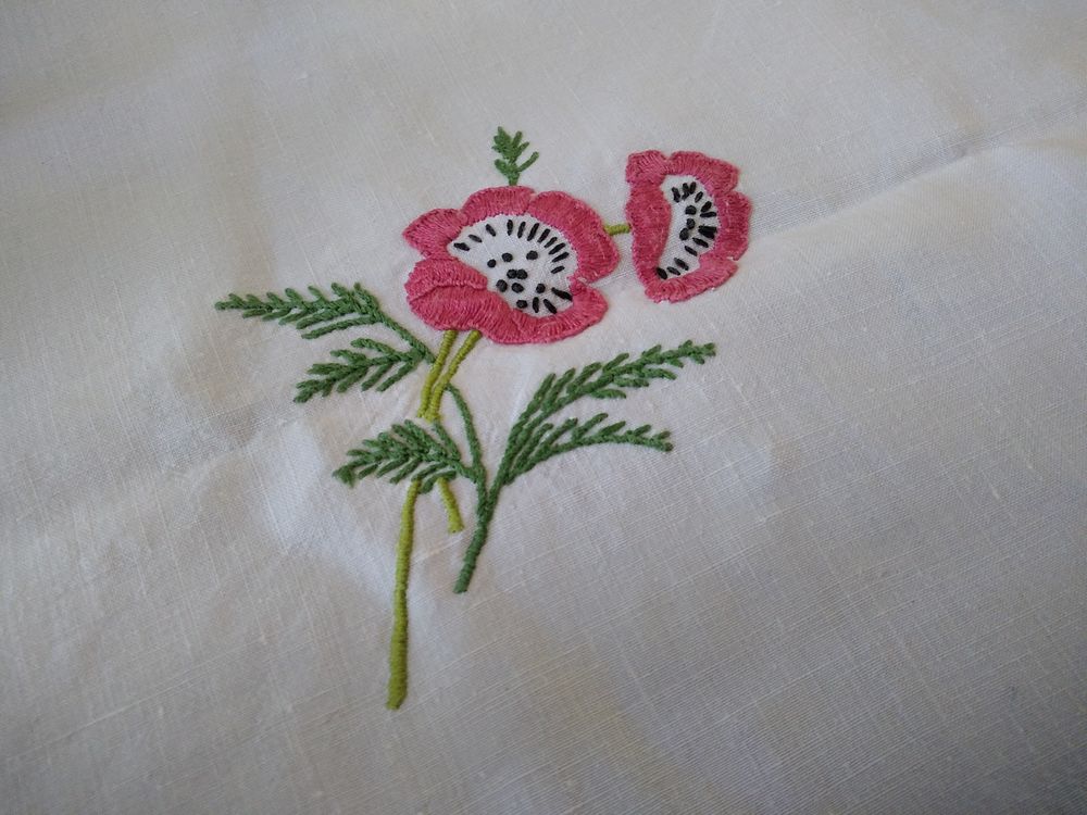 Nappe vintage brod&eacute;e main + 10 serviettes assorties Décoration