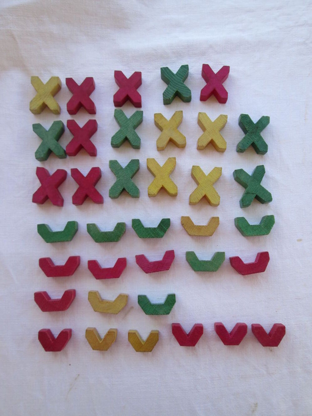 Lot de 36 objets de construction en bois Jeux / jouets