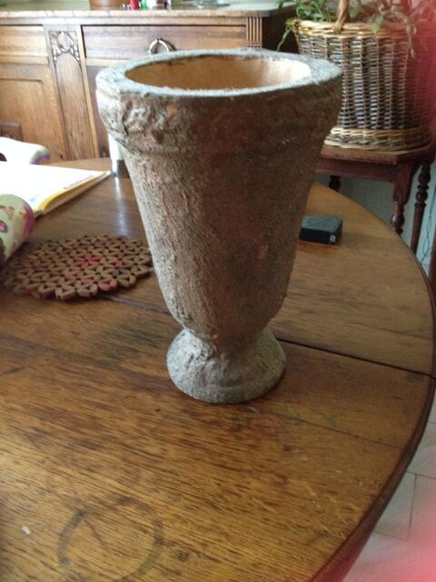 vase avec surface rugueuse imitation terre 10 Aix-en-Provence (13)