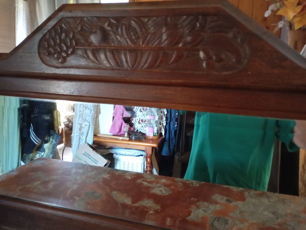 Bahut ancien avec miroir et dessus marbr&eacute; Meubles