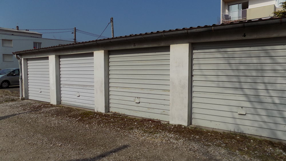 Location Parking/Garage Garage fermé rue Léo Lagrange Besançon