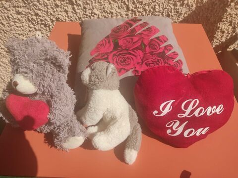 Lot peluche et coussin 15 La Seyne-sur-Mer (83)