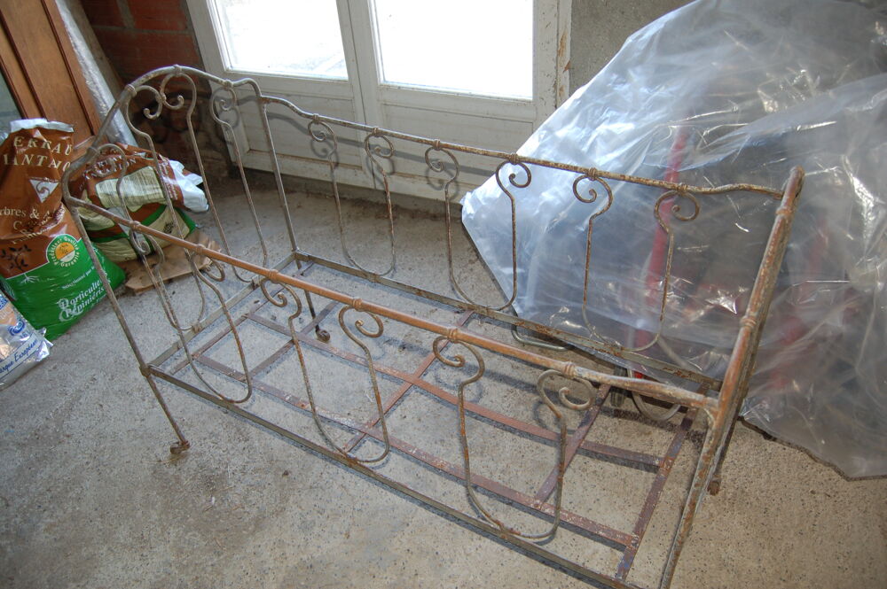 Lit Simple Ancien en M&eacute;tal &agrave; Restaurer,1,20x55x65 
