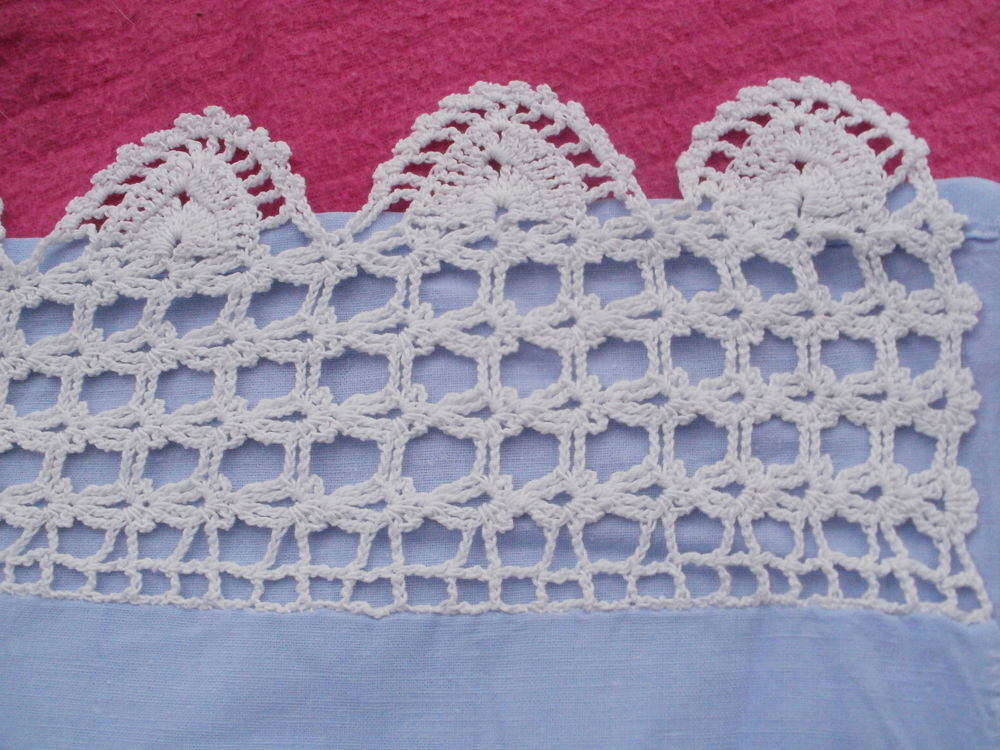 Drap bleu 2 places, rebord au crochet Décoration
