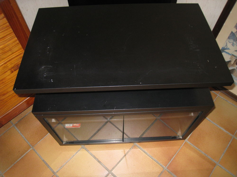 Meuble de t&eacute;l&eacute;vision noir &agrave; roulettes Meubles