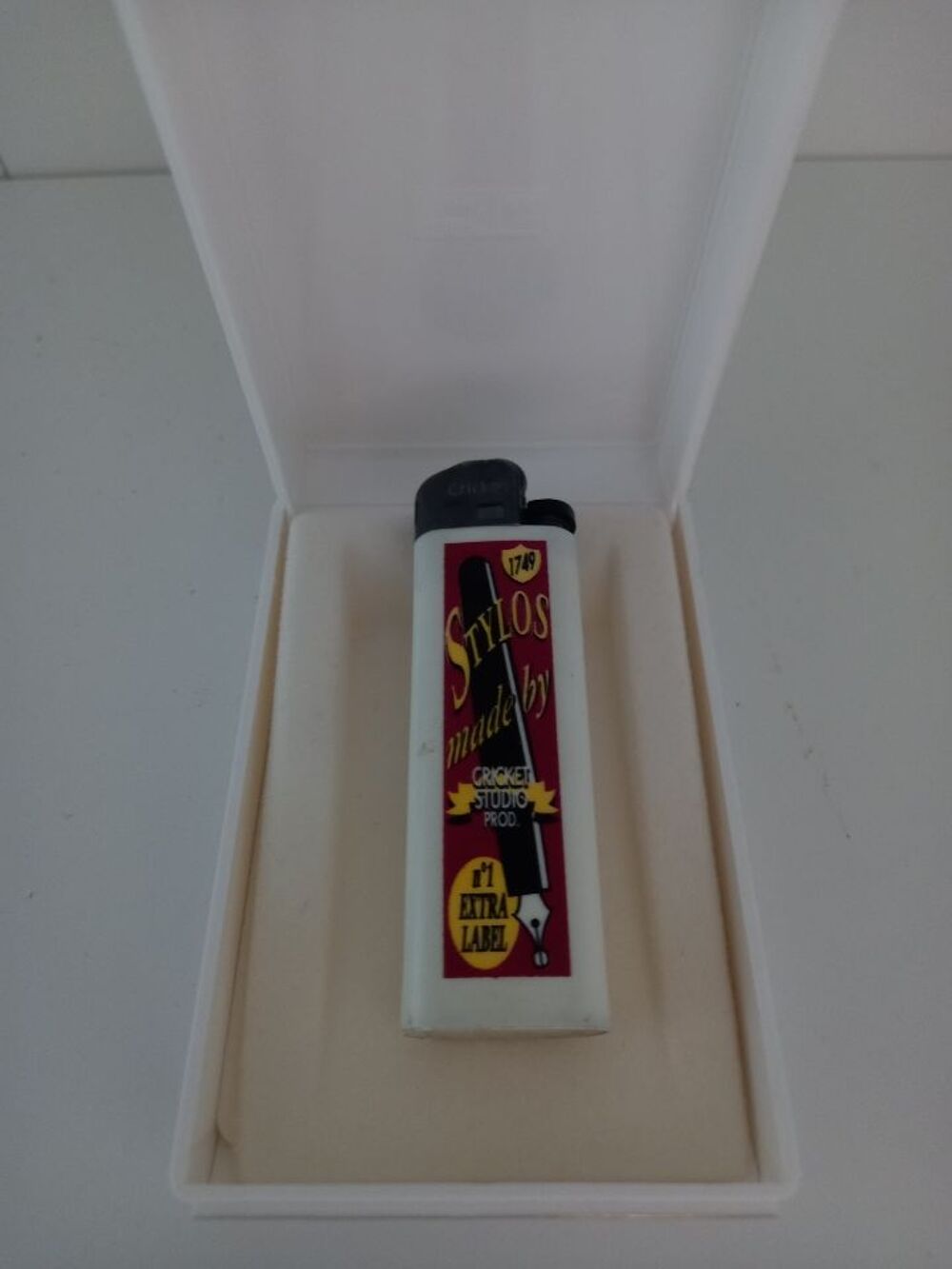 BRIQUET CRICKET STYLOS MADE BY CRICKET STUDIOS PROD 