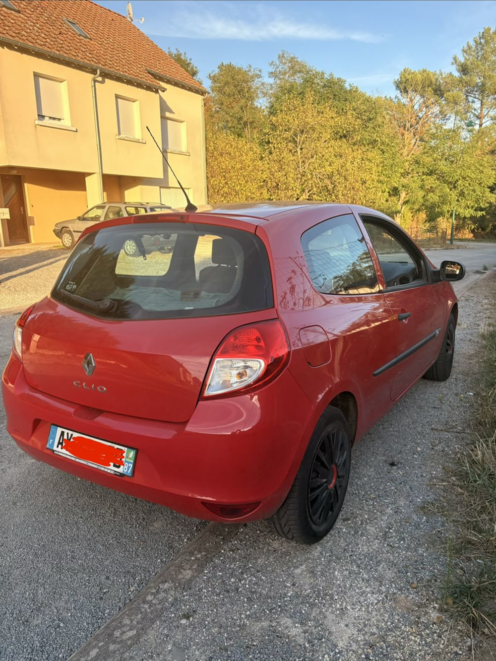 Clio III 1.2 16V 65 eco2 Access 2010 occasion 18000 Bourges