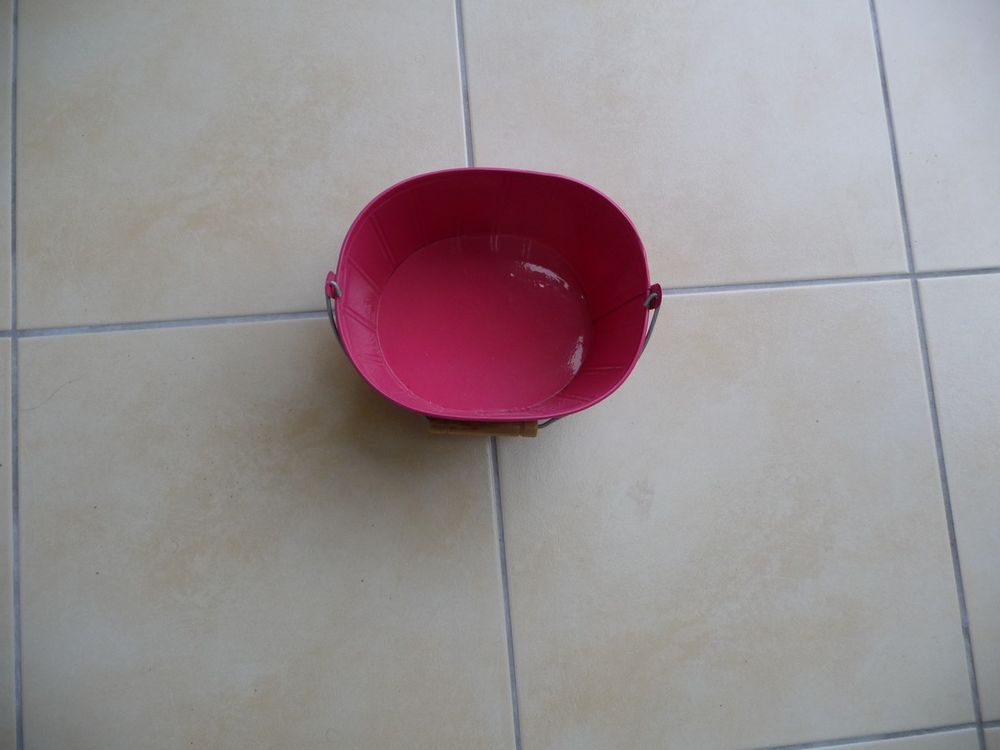 Joli panier ou seau forme ovale m&eacute;tal laqu&eacute; rose - Neuf Décoration