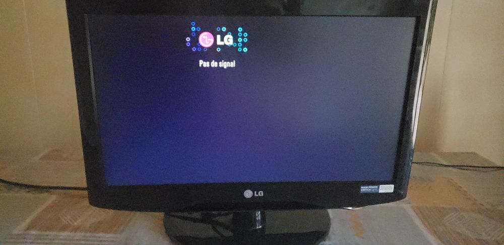 T&eacute;l&eacute;viseur LG 19 pouces 47 cm. Photos/Video/TV