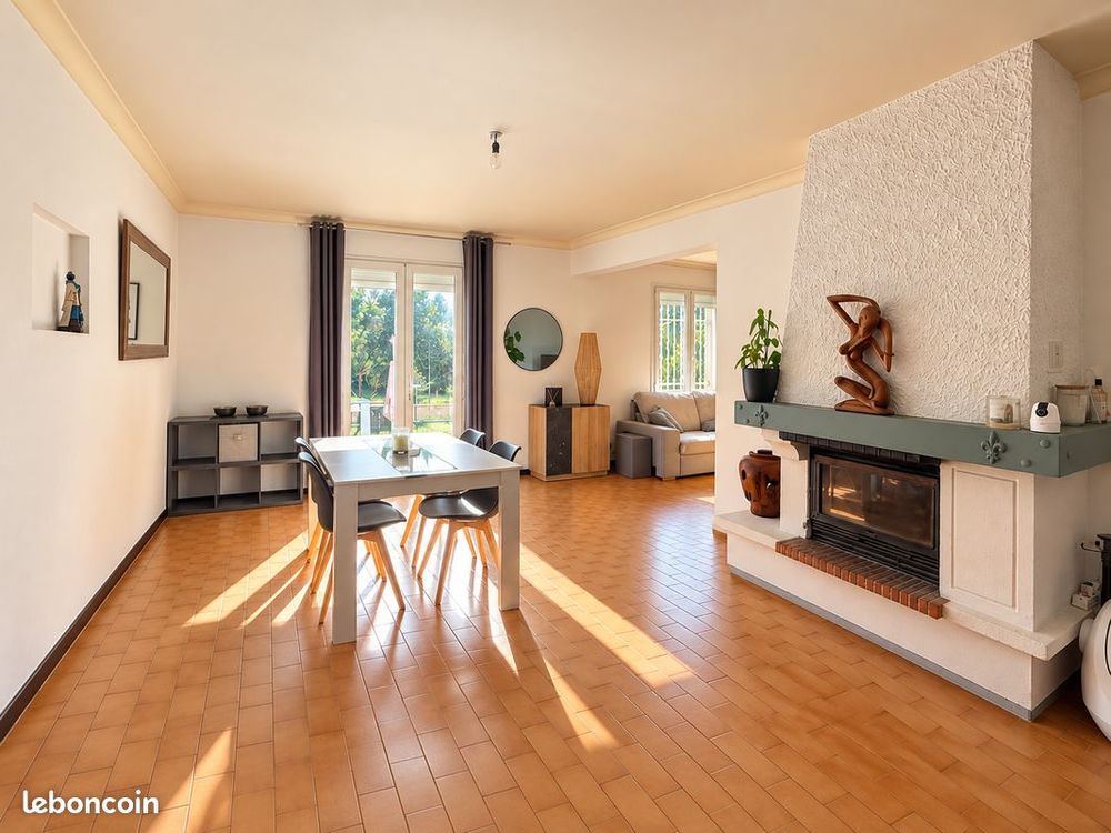 Vente Villa MAISON AVEC PISCINE ? 3 CHAMBRES ? TERRAIN DE 2 150 m² ? SAI Saint-gervais